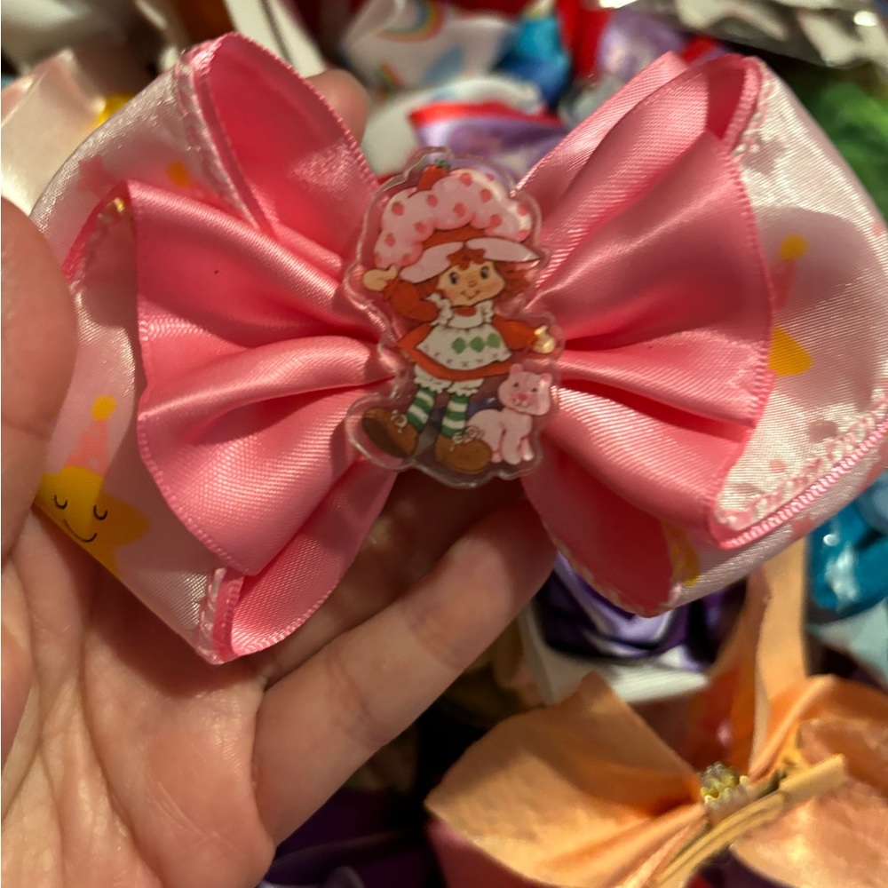 Strawberry bow